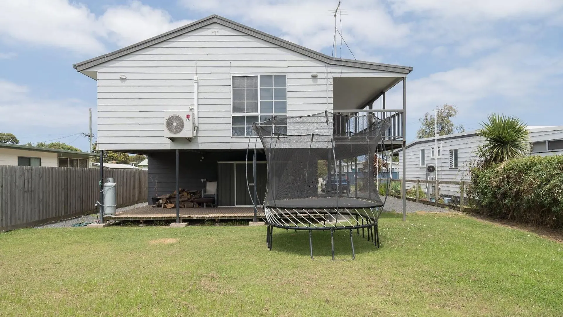 Island Retreat - Pet Friendly Holiday home