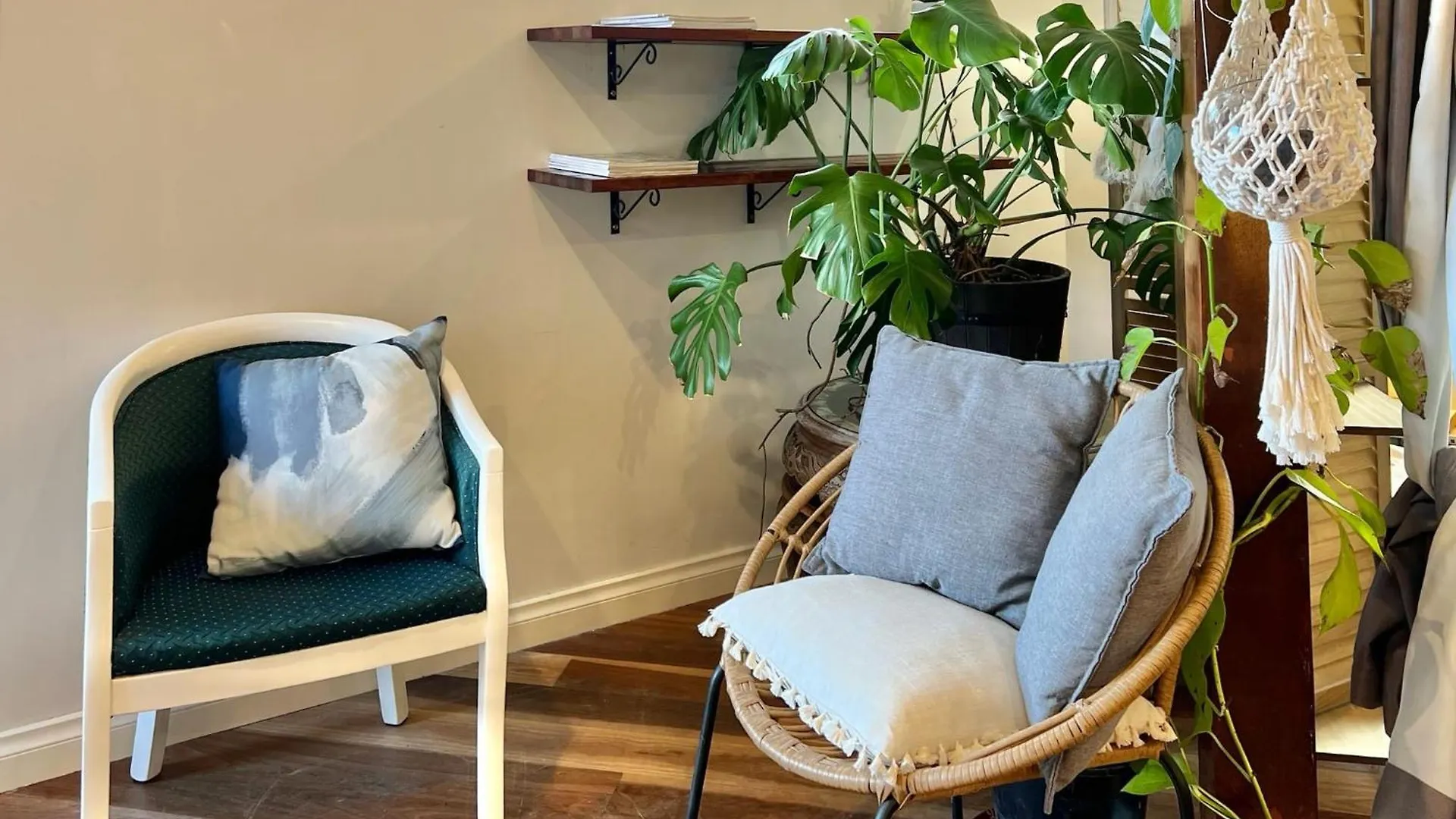 Bed & Breakfast Beachfront Surfers Retreat *