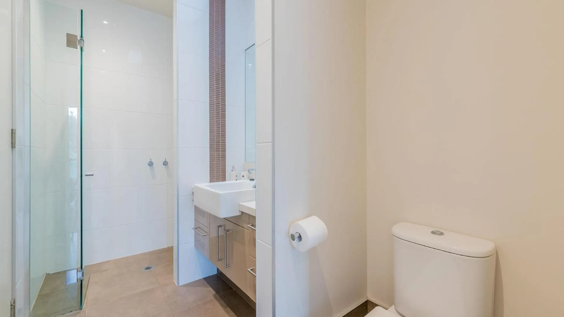 9 Charmandene Court, * Cowes