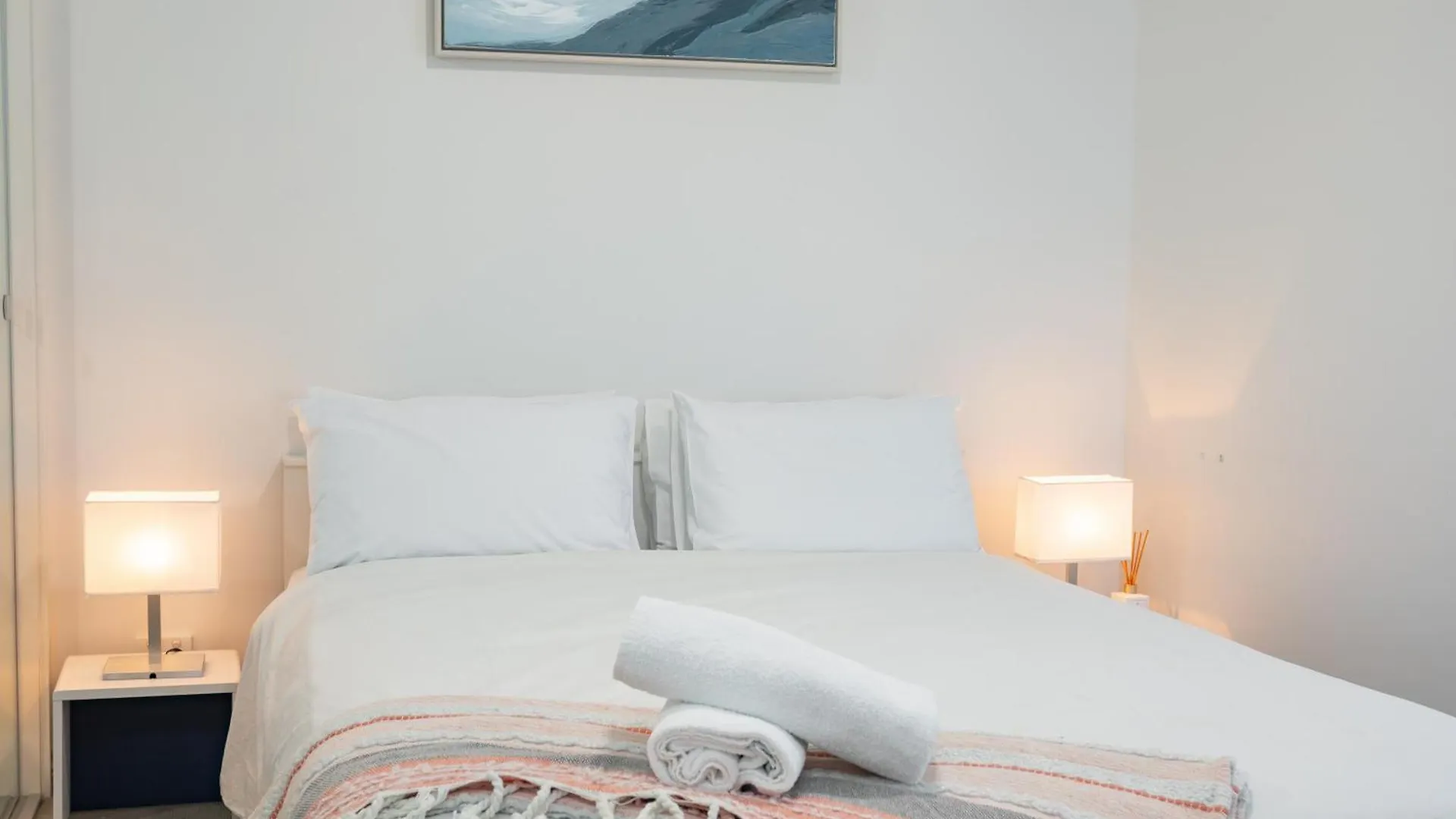 C-scape Penthouse - Front * Коув