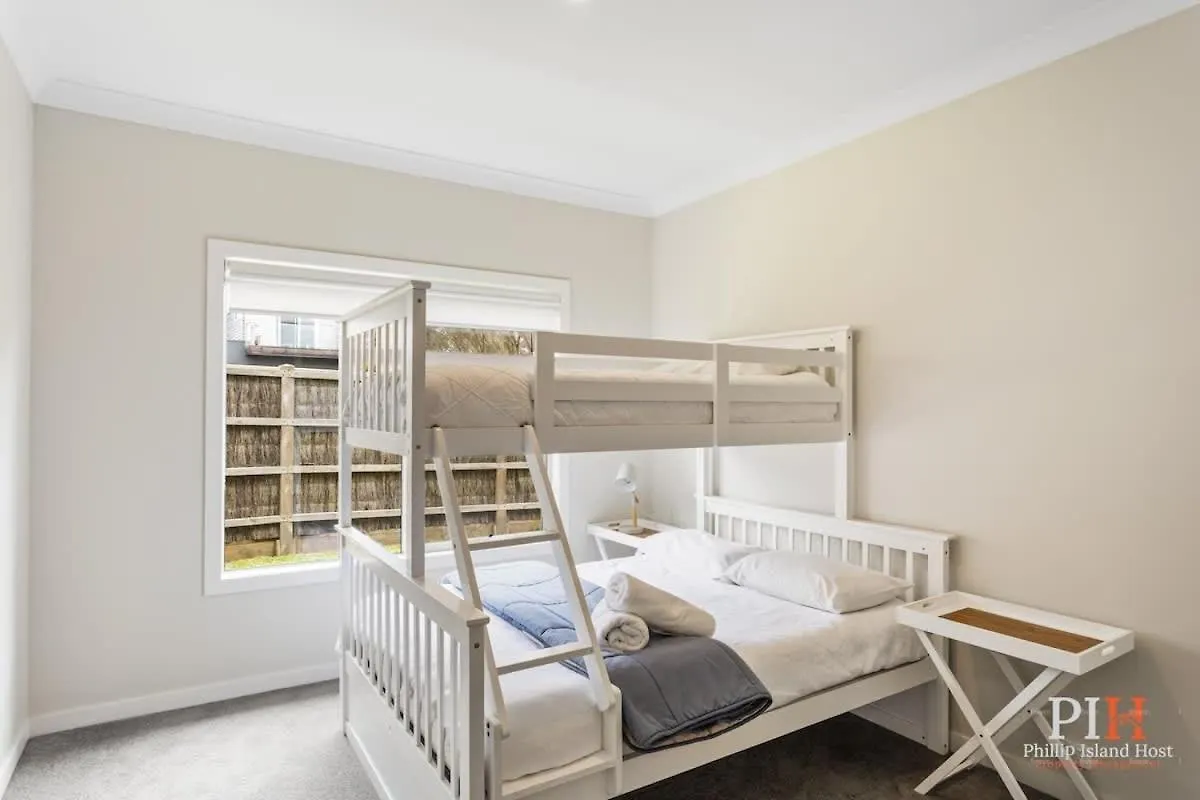 Coastal Family Retreat In Cw