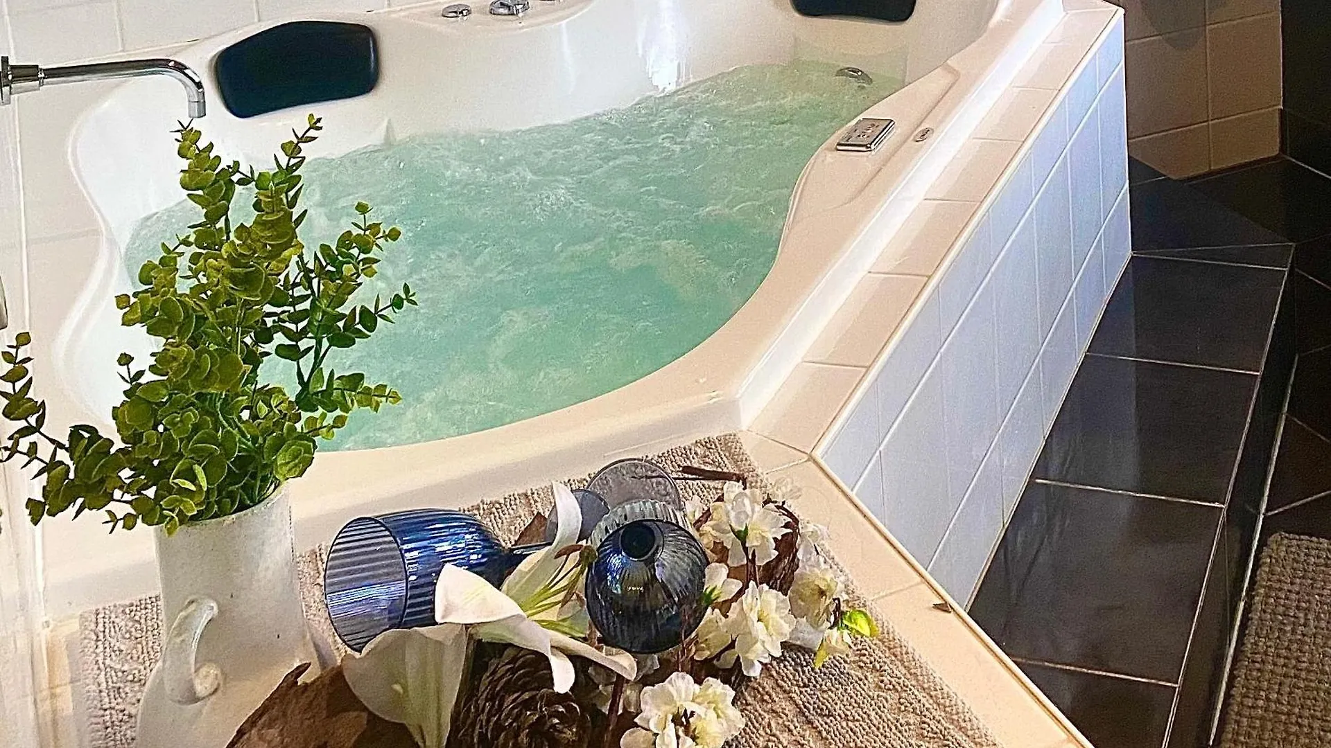 Couple's Luxury Retreat Cowes