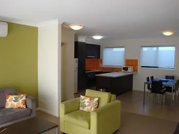 Apartment Oceanic On Thompson