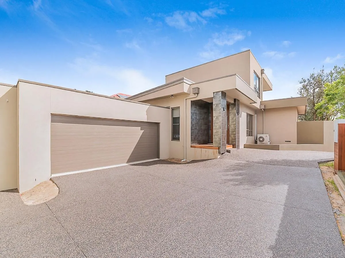 Broadwater By The - With Heated Outdoor Holiday home *