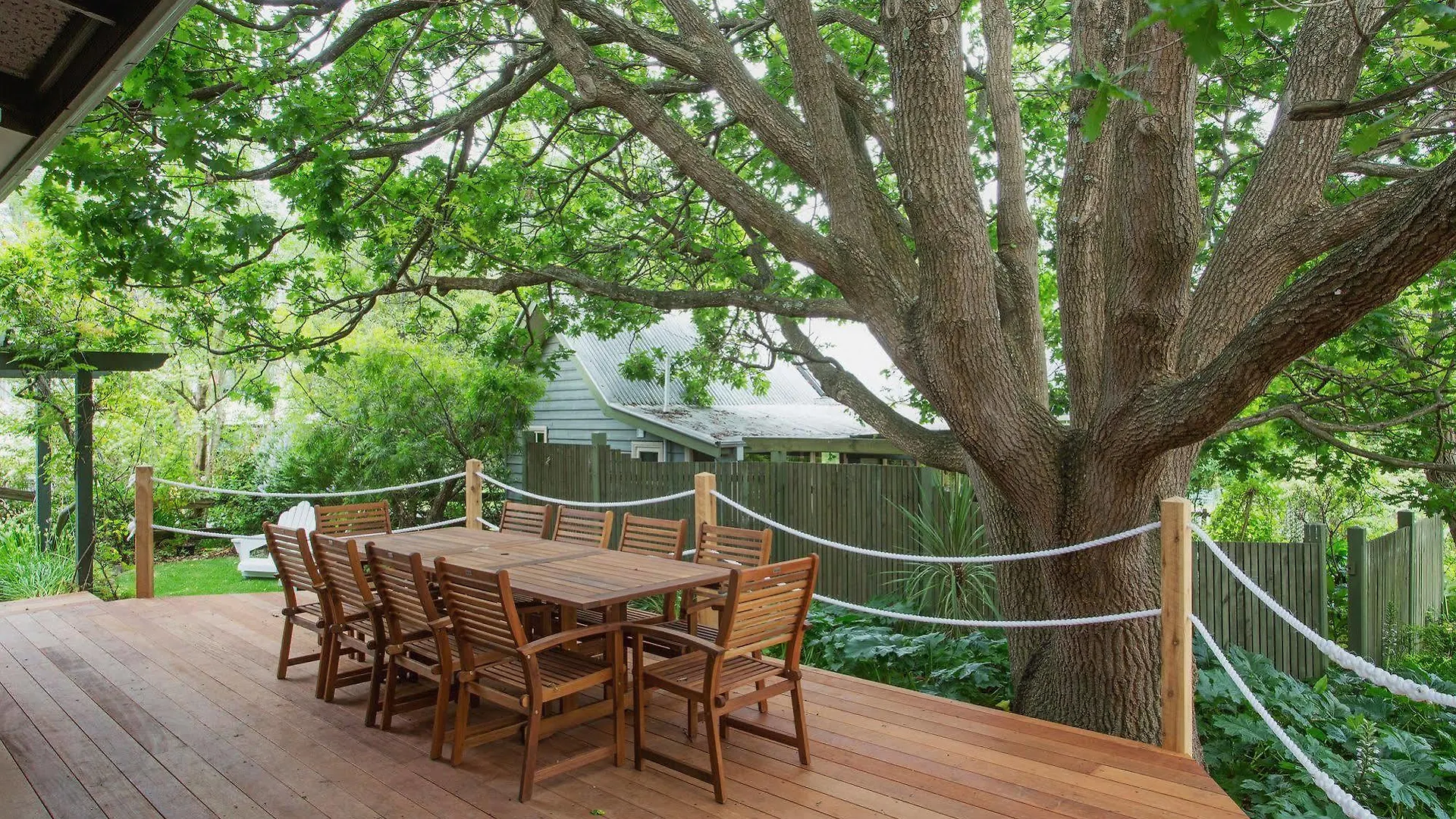 Oak Tree 4* Rhyll