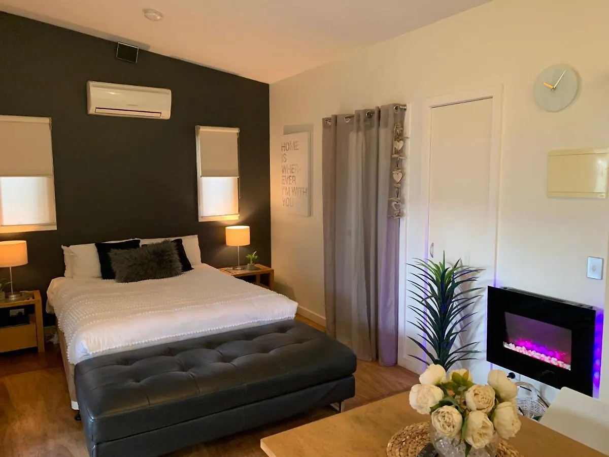 Couple's Luxury Retreat Cowes