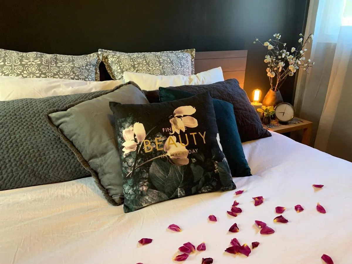 Couple's Luxury Retreat Cowes