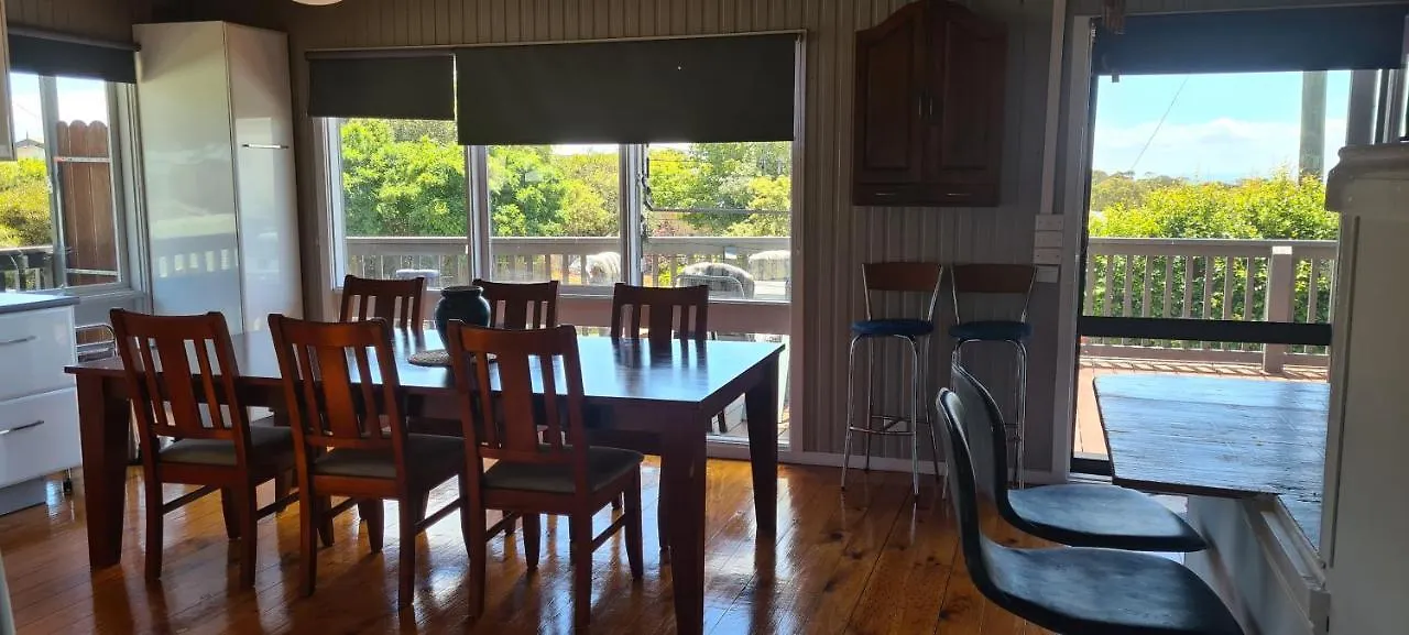 Island Getaway Holiday home Wimbledon Heights