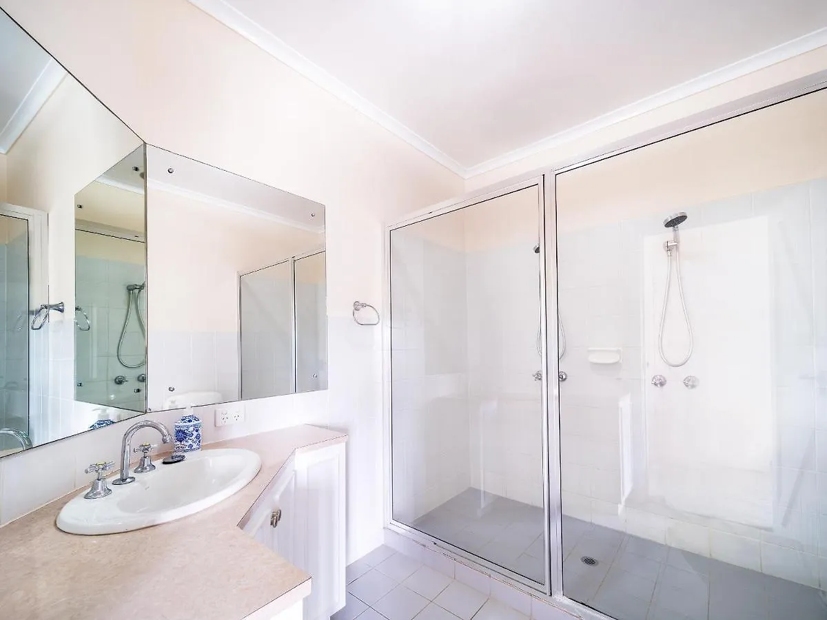 1-bedroom Unit With Stunning Ocean Views! Apartment
