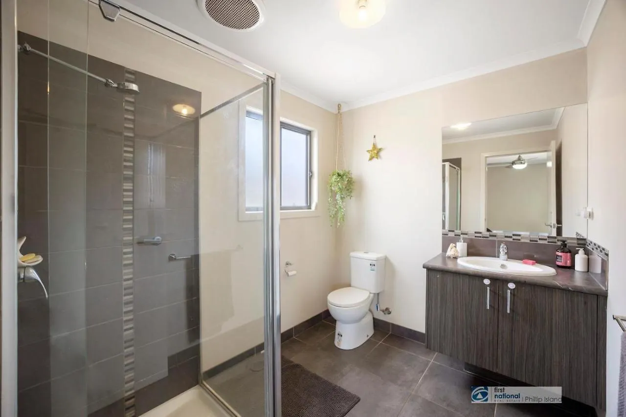 2 Thruxton St