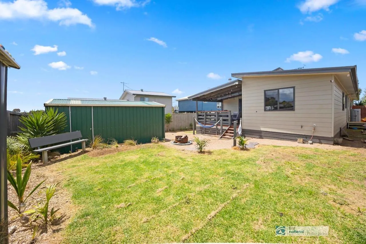 2 Thruxton St * Cowes