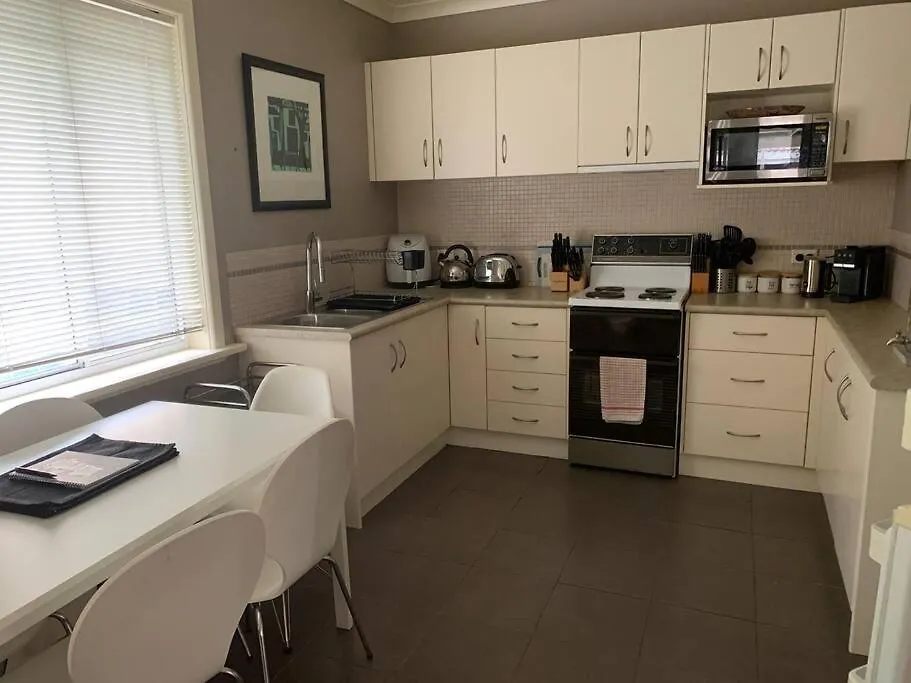 Holy Cowes! - Close To The Shops And Tatil Evi *