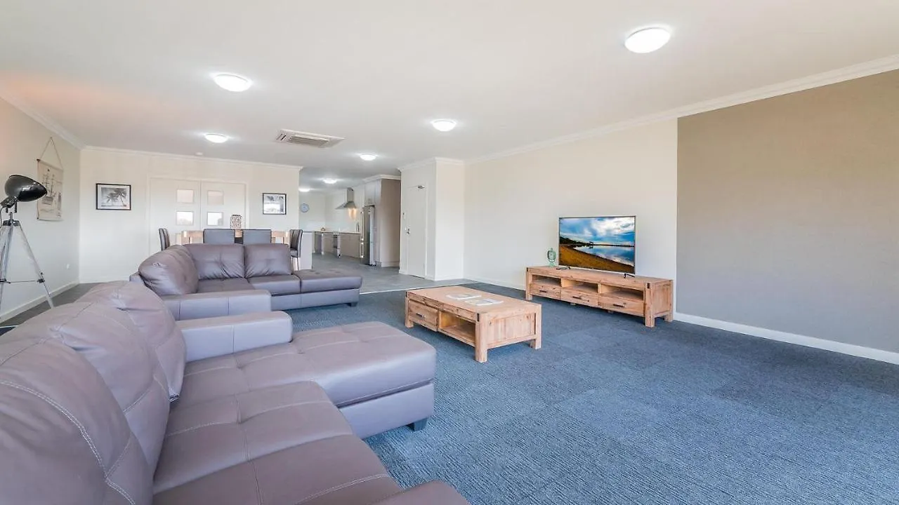 3-83 Thompson Avenue, *