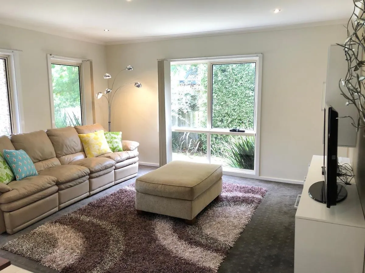 Grand Escape Mckenzie - Solar Heated Pool Wifi, Netflix 5 Bdrm 4bthrm, Free 8kw Ev Chging Casa de Férias *