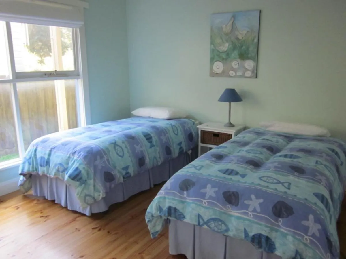14 Mclardy Courtes * Cowes