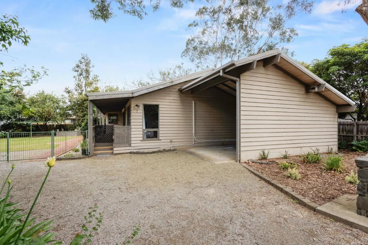 7 Melissa Court * Cowes