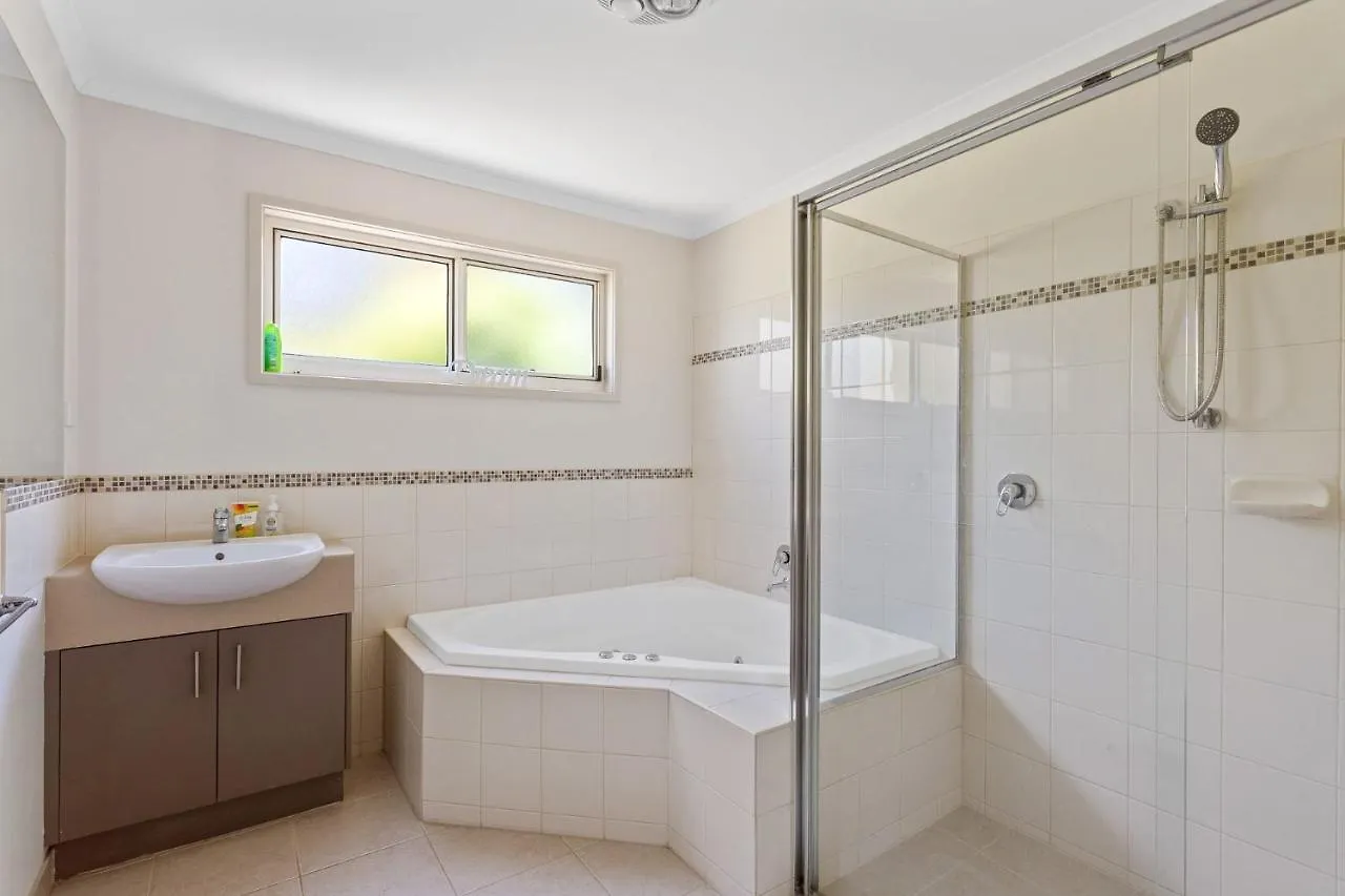 45 Norman Drive * Cowes