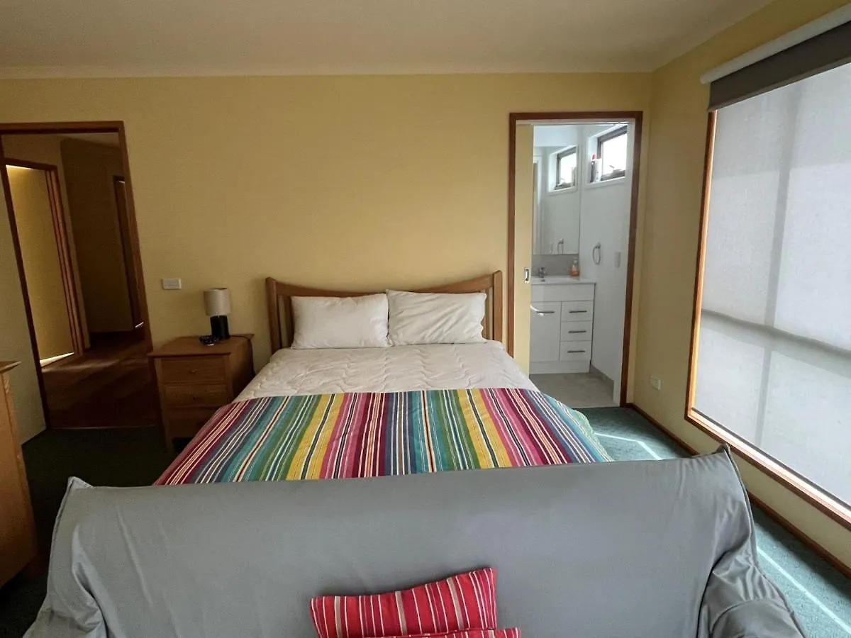 2 Roydon Road * Cowes