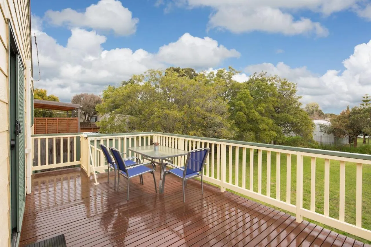 2 Roydon Road * Cowes