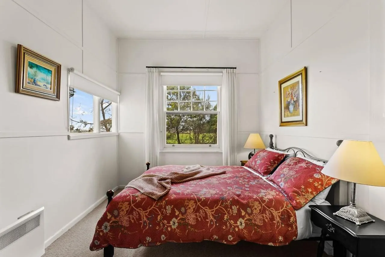 Charm - Coastal Comforts And Country Views 펜션 *