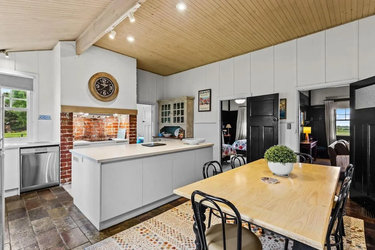 Charm - Coastal Comforts And Country Views