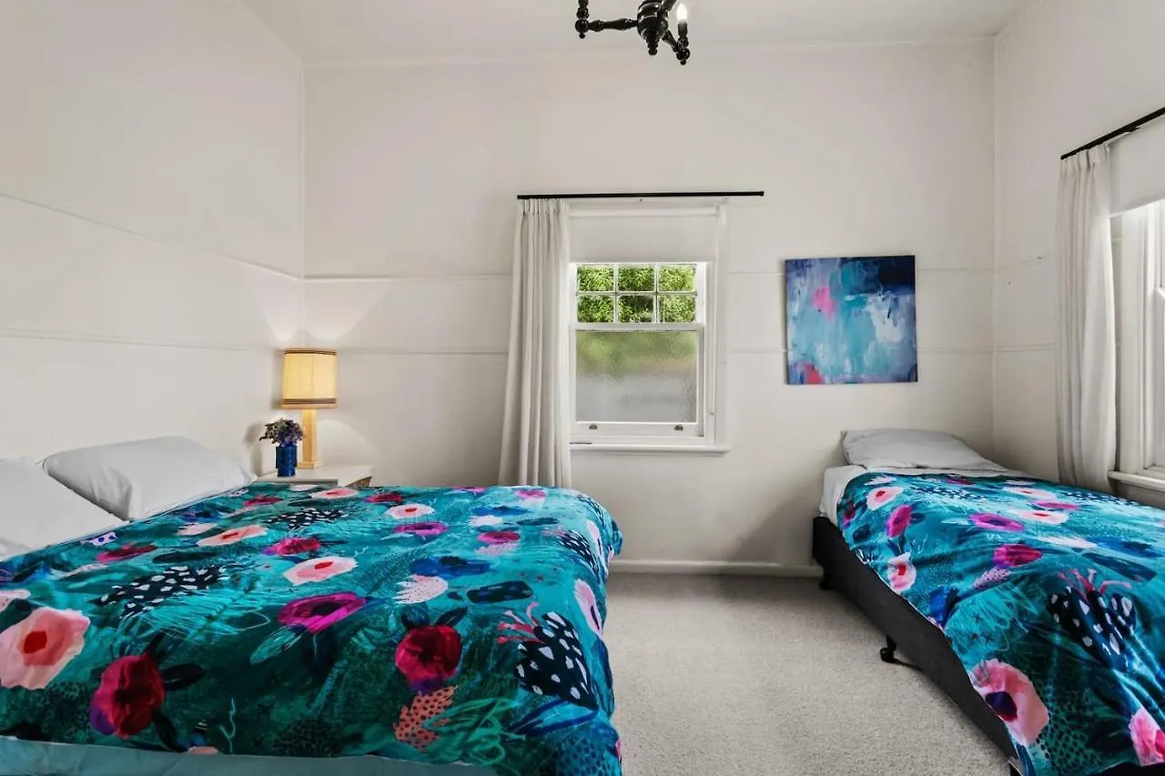 Charm - Coastal Comforts And Country Views * 카우즈