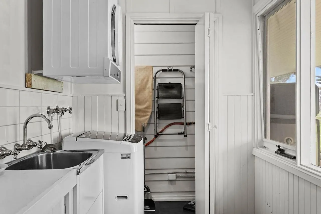 Charm - Coastal Comforts And Country Views 카우즈