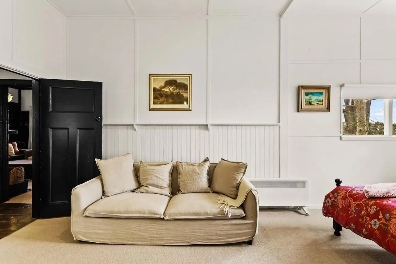 Charm - Coastal Comforts And Country Views *