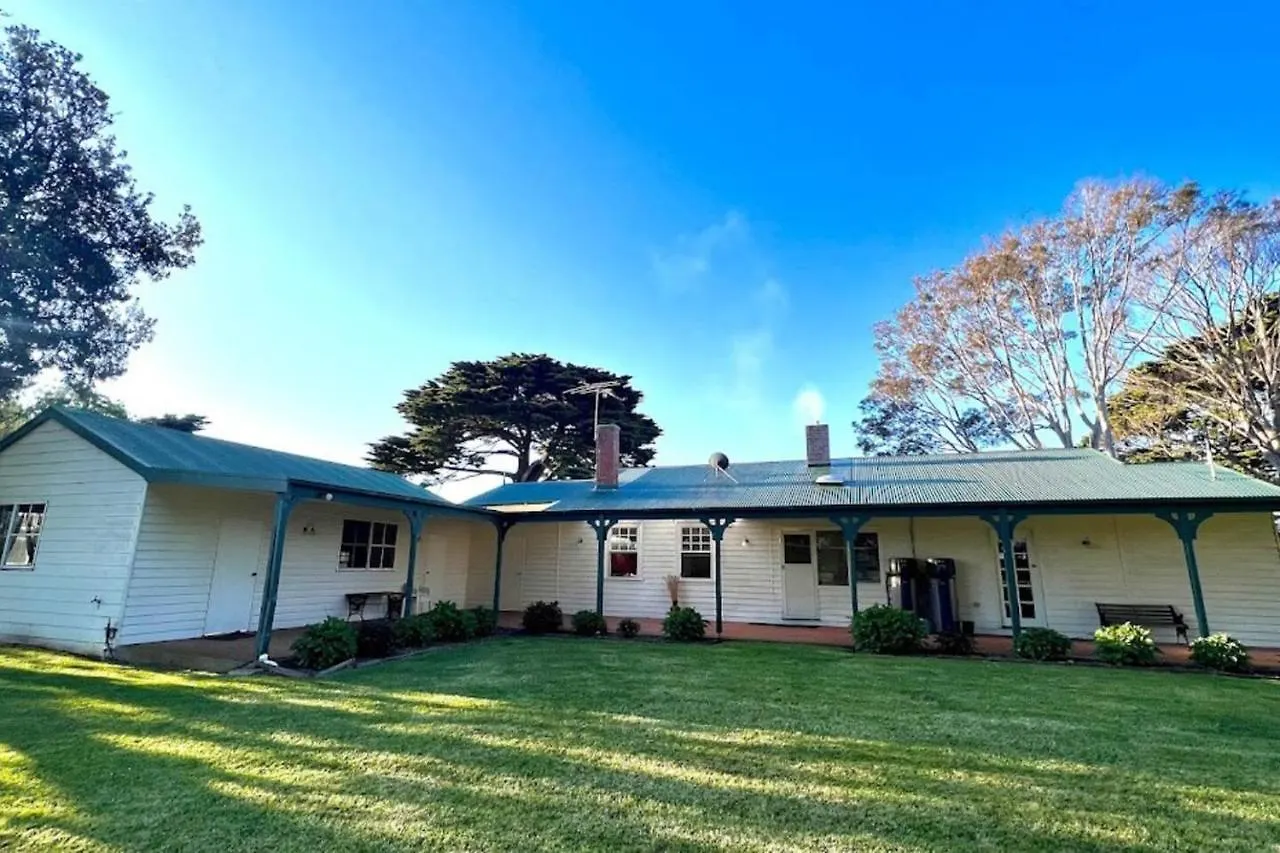 Charm - Coastal Comforts And Country Views *