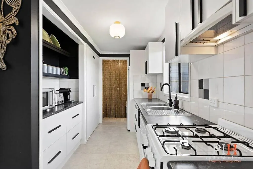 Couples Retreat With Ocean View Sunset Strip