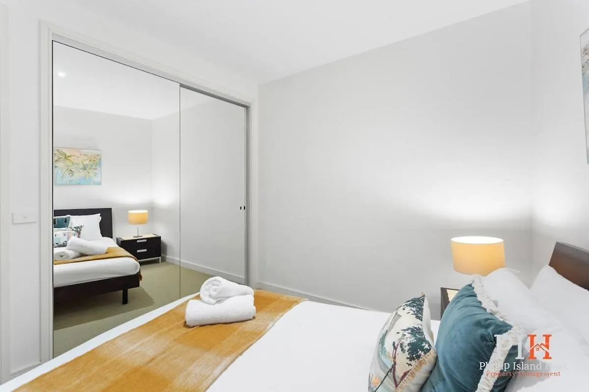 Penthouse Waterfront Sleep 4 Holiday home Cowes