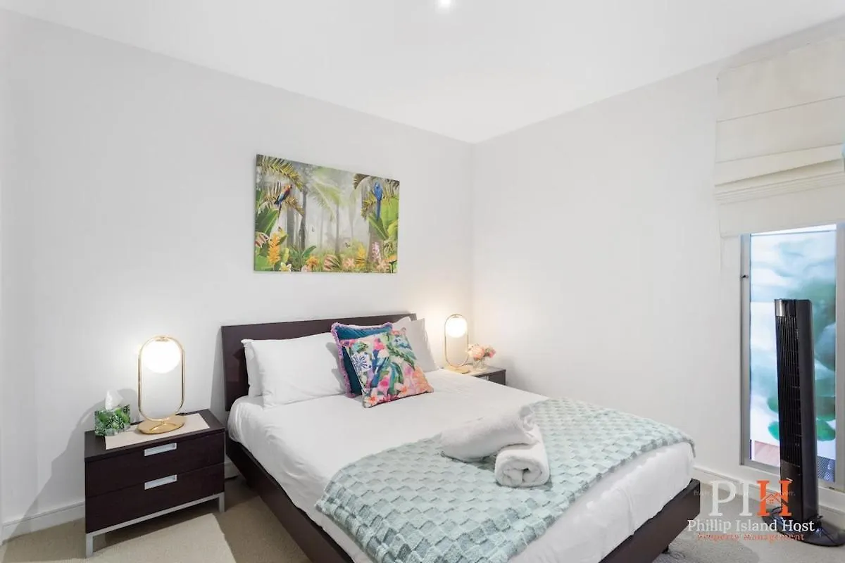Penthouse Waterfront Sleep 4 Holiday home Cowes