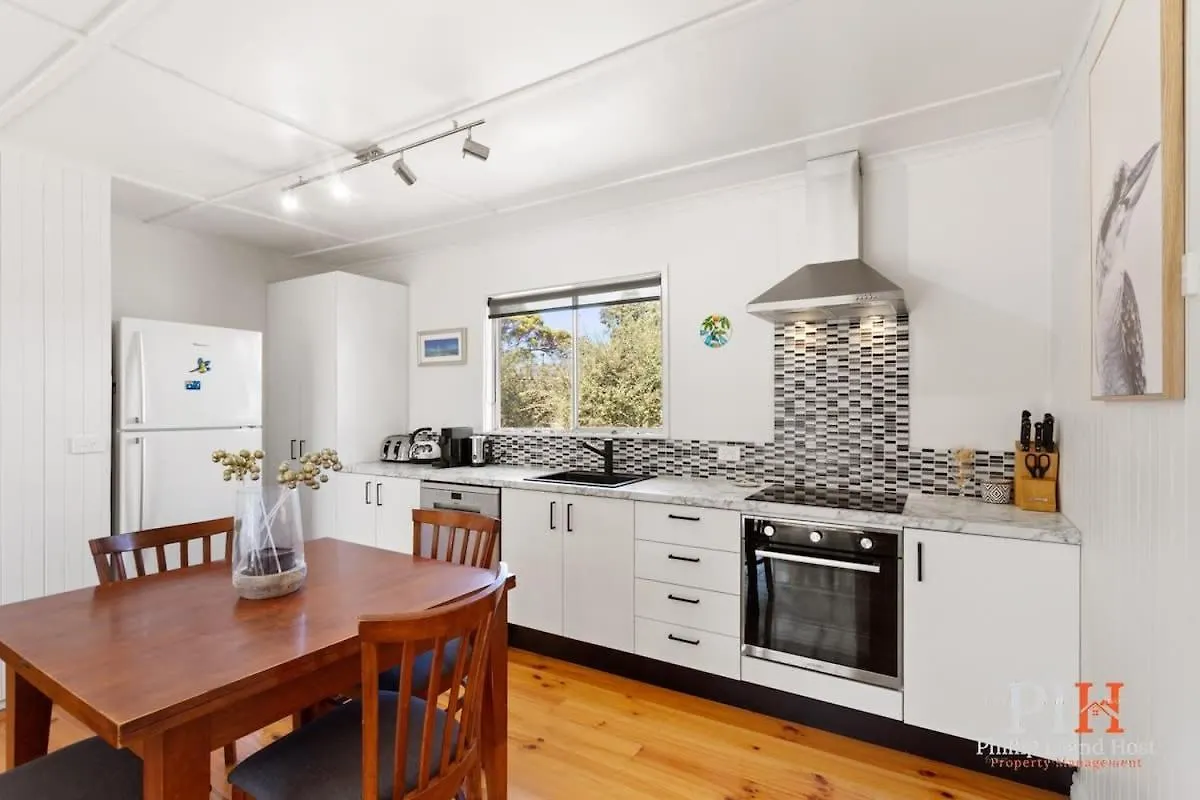 3 Bdr Cozy Retreat Close To Town