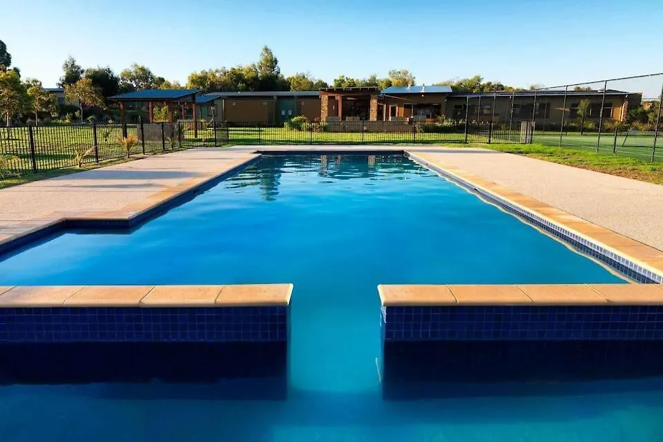 241 - Modern Exclusive W Pool Spa & Gym Cowes