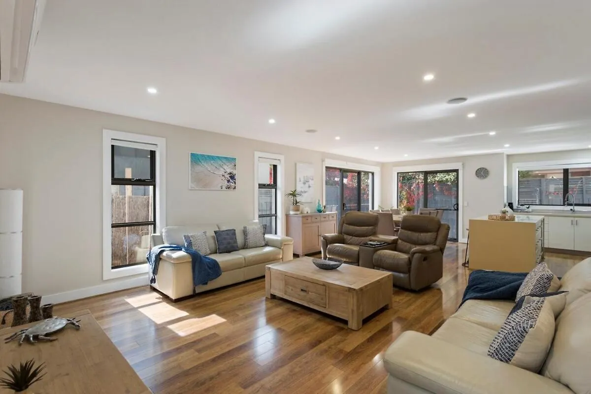 Stunning Luxury Townhome Walk To & Shops * Cowes