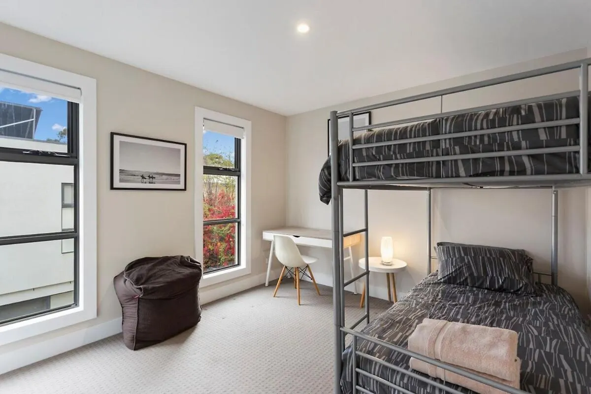 Stunning Luxury Townhome Walk To & Shops Cowes