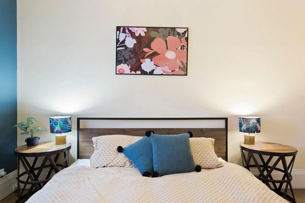 4-bed 3-bath Sunset Haven
