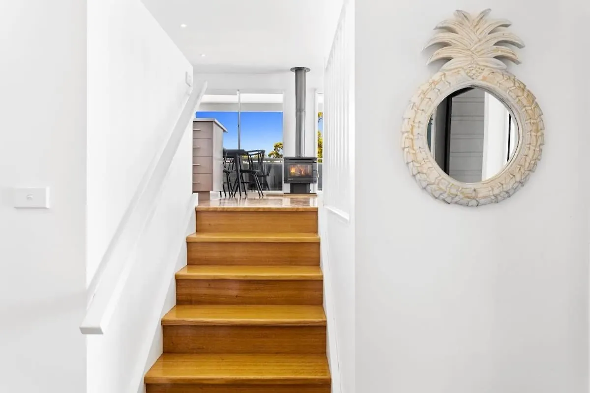 Ocean View Escape W 3br & 2ba Holiday home