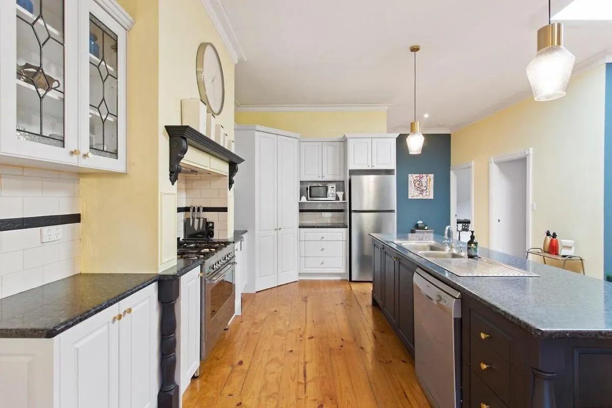 4-bed 3-bath Sunset Haven *