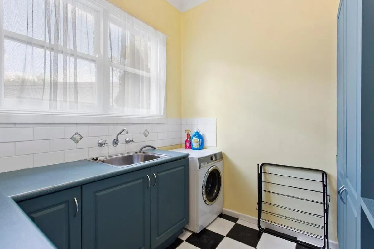 4-bed 3-bath Sunset Haven Casa vacanze