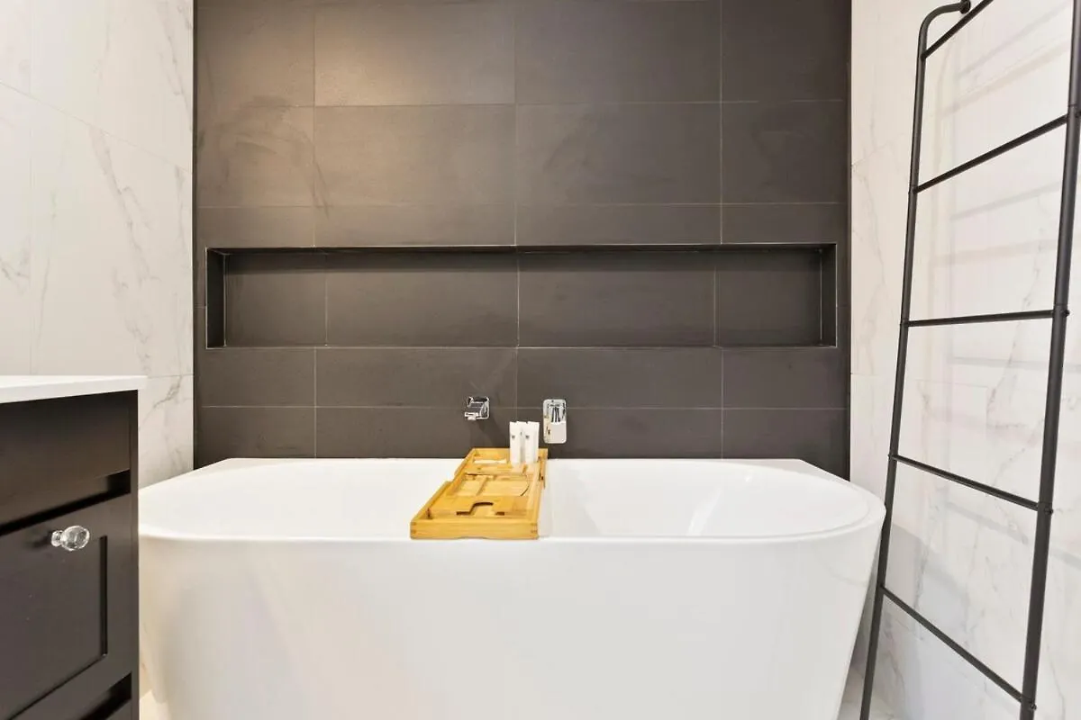 Luxury Getaway In A Statement Steps To Ferienhaus *