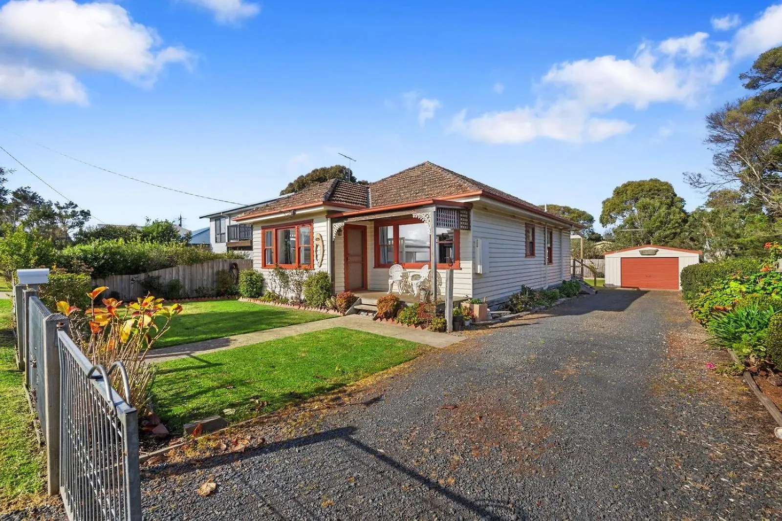 Settle In Retro Cottage, Vakantiehuis *