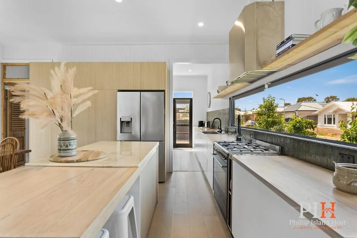Charming 4 Bedroom Retreat * Newhaven