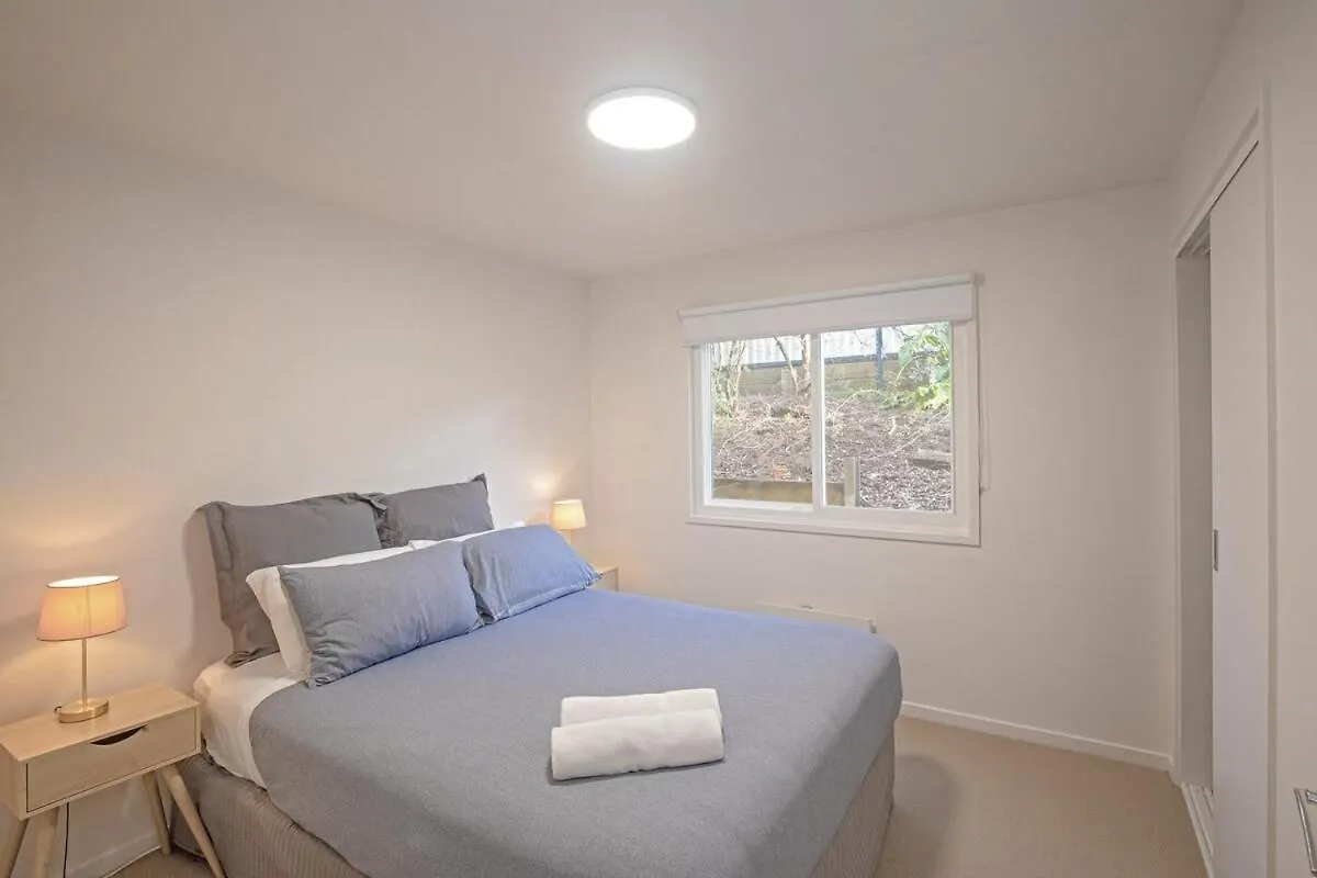 Spacious Coastal Retreat 5 Bdr Cowes