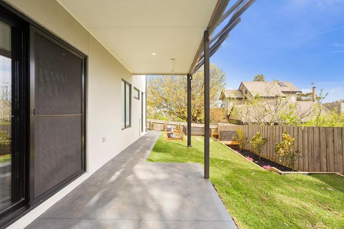 Bellevue Mini Golf Rumpus Rm + Sea Views Modern