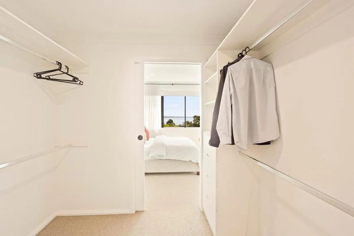 Bellevue Mini Golf Rumpus Rm + Sea Views Modern