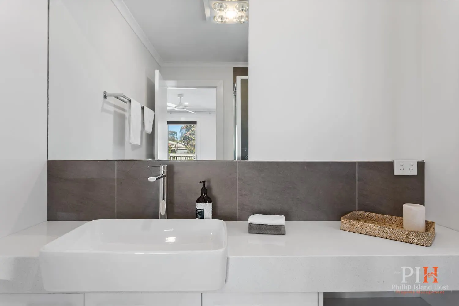 Renovated Lux In Quiet Estate