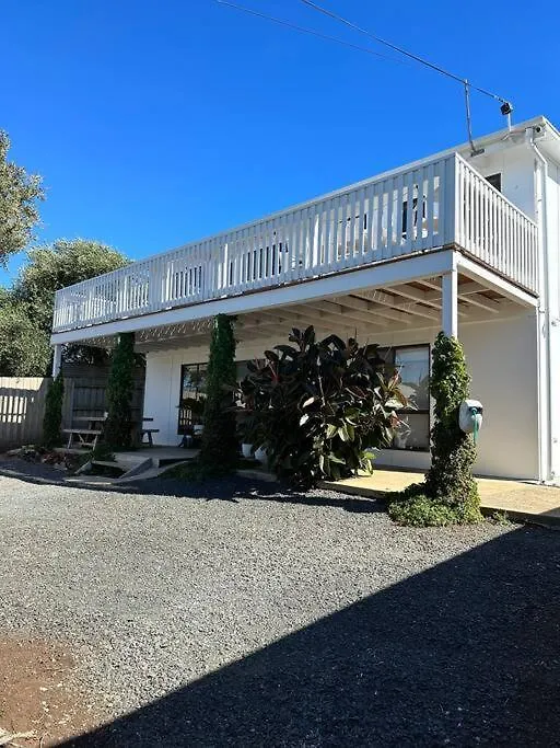 Seaside Shakabode Retreat W Lovely Bay Views בית נופש *