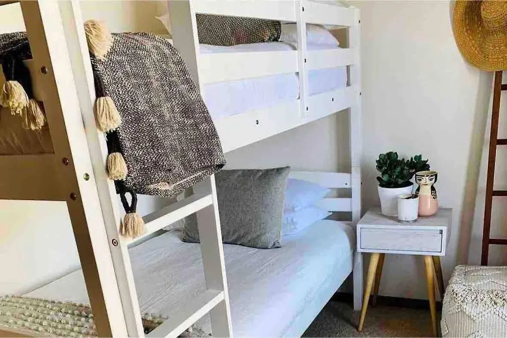 בית נופש Seaside Shakabode Retreat W Lovely Bay Views *