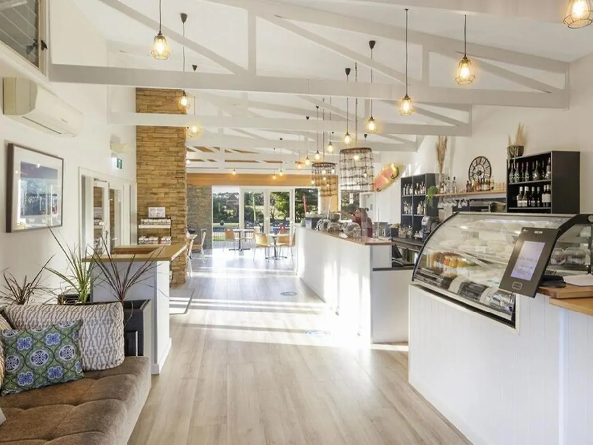 Moya's Phillip Island Cowes